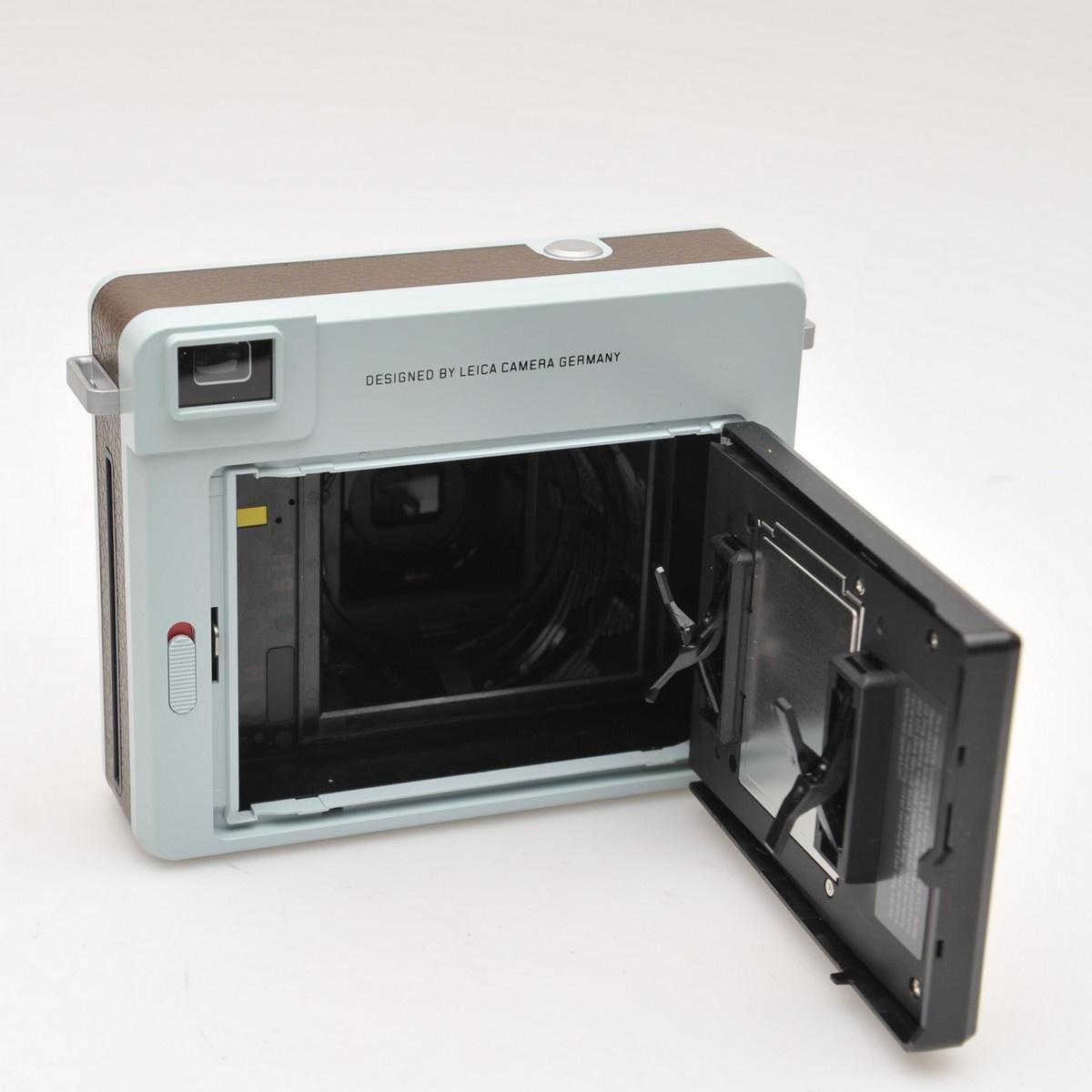 Leica Sofort instant camera in mint colour (new in the box) - Collectcamera