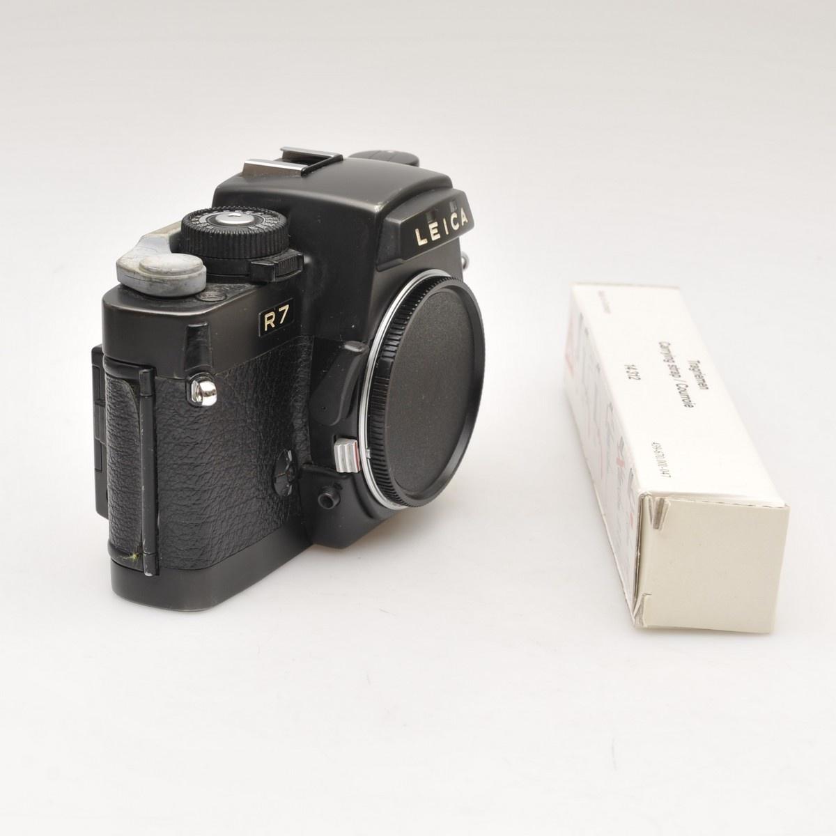 Leica R7 black with data back DB 2 - Collectcamera